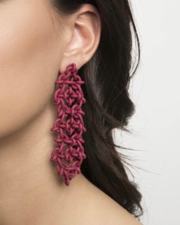 If you are a fan of big dangling earrings this one is for YOU!! 🤹‍♀️
Raja Earrings 2 is a richly decorated mesh 🕸 extremely lightweight 🪶 in spite of the large size. Design by @alberto_ghirardello 

#maison203 #3dprintedjewelry #3dprintedearrings #statementjewelry #statementearrings #danglingearrings #contemporaryjewelry #gioiellocontemporaneo #lightweightjewellery #bijouxcontemporain
