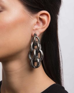 Despite their oversized look, Magna earrings are incredibly lightweight thanks to advanced 3D printing.

#maison203 #contemporaryjewelry #3dprintedjewelry #lightweightjewelry #gioiellocontemporaneo #boldjewelry #bijouxcontemporains #digitaljewelry #jewelrydesign #uniquejewelry #fashionjewelry #artjewelry #madeinitaly